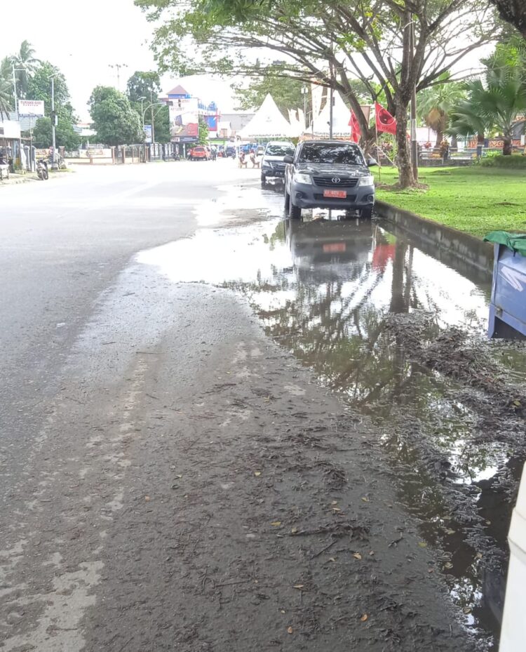 Genangan Terabaikan, di Tugu Cinta Damai Tanjung Selor