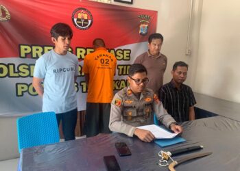 AA (30) saat ditampilkan dalam pers rilis Polsek Tarakan Timur