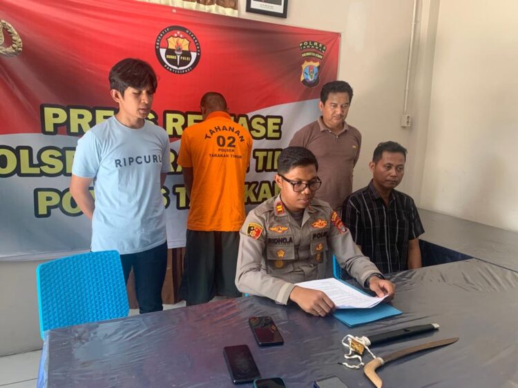 AA (30) saat ditampilkan dalam pers rilis Polsek Tarakan Timur