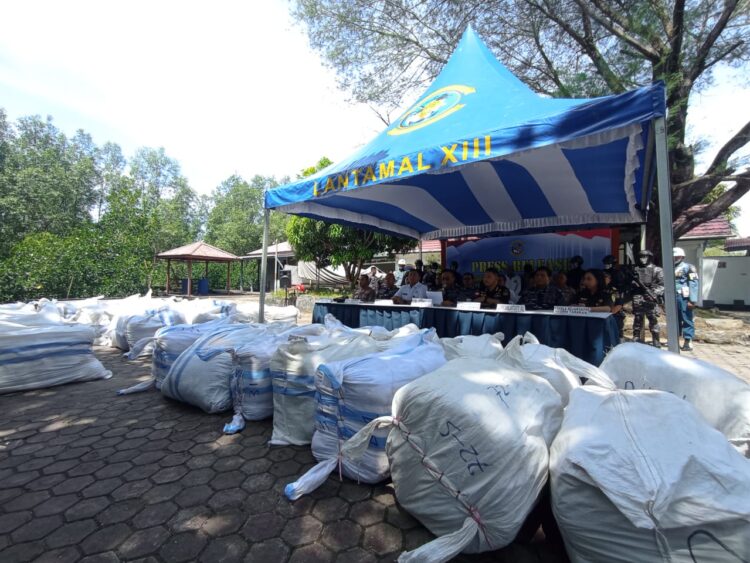 Kronologi Penyelundupan 64 Karung Ballpress Asal Malaysia