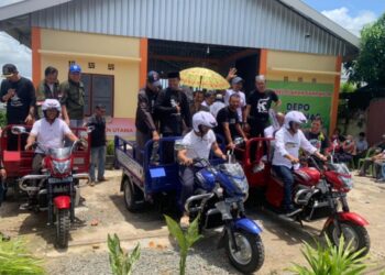 Deddy Sitorus Salurkan Bantuan Motor Pengangkut Sampah untuk Kelurahan Karang Anyar