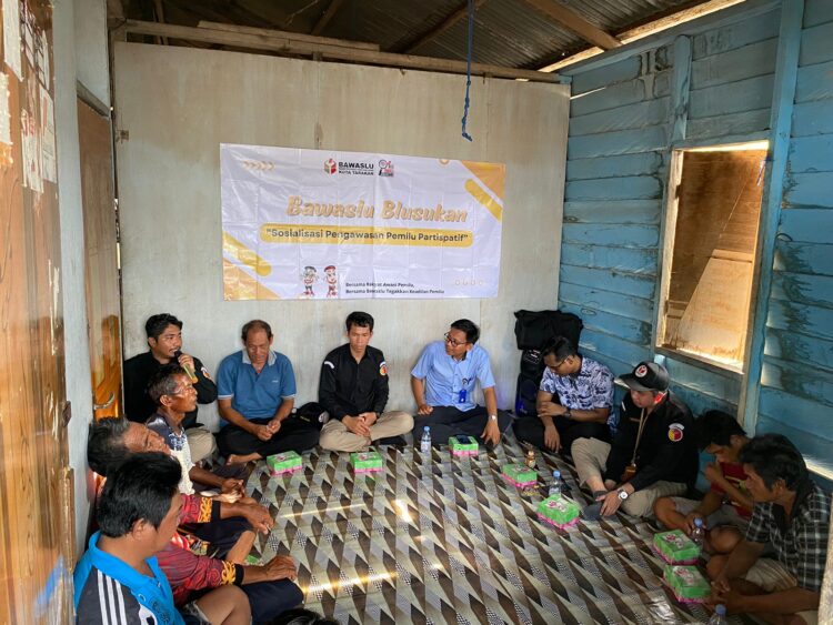 Bawaslu Tarakan saat melakukan blusukan sosialisasikan pengawasan pemilu partisipatif