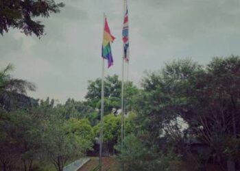 Najis! Bendera LGBT Berkibar di Jakarta, Pelakunya Kedubes Inggris