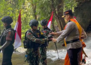 Pengambilan Air Suci di Gunung Rian Jelang Hari Bhayangkara Ke-77