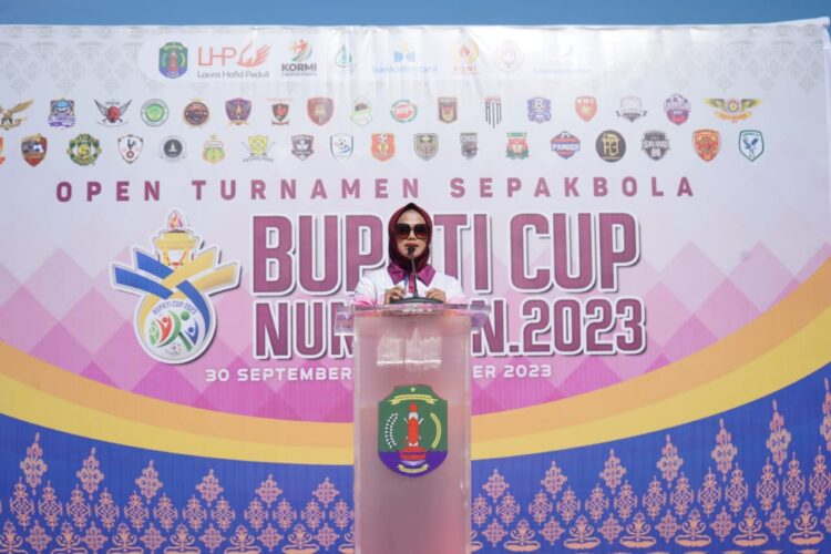 Hj Asmin Laura Hafid membuka turnamen Sepak Bola Bupati Cup Nunukan 2023