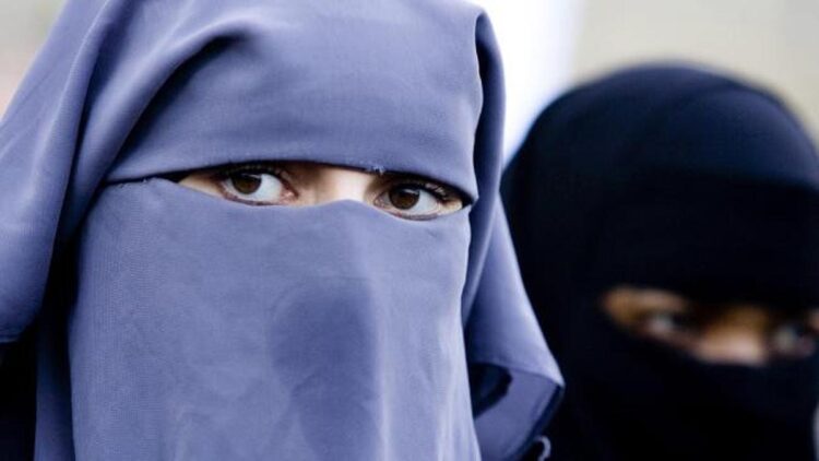 Taliban Gila! Semua Wanita Afghanistan Wajib Pakai Burqa, Alasannya Demi Kehormatan