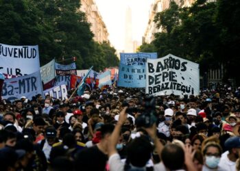 ‘No to the IMF’, Ribuan Demonstran Tolak Kesepakatan Utang IMF di Argentina