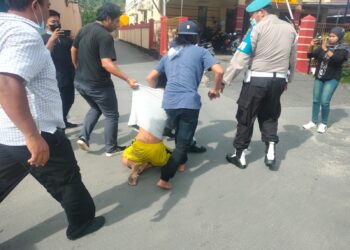 Meski Tangan Diborgol, Pelaku Pencurian Nekat Kabur