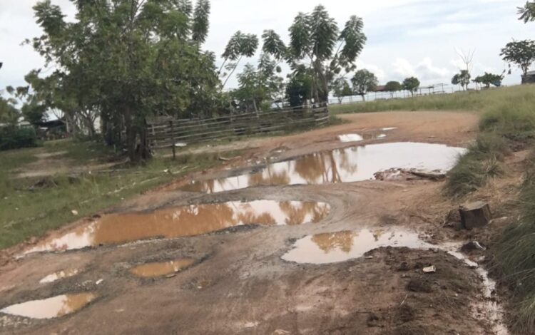 Jalan Rusak Parah, Warga Berharap ada Perbaikan