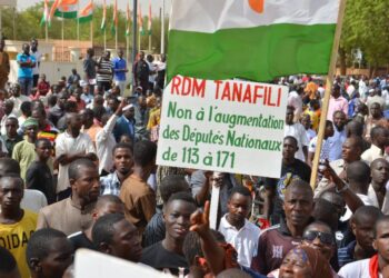 Sedikitnya Dua Orang Tewas saat Konvoi Perancis Dijarah Demonstran di Nigeria Barat