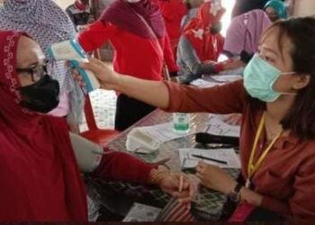 Antusias Warga RT 02 Desa Apung, Vaksin Kedua Lansia Berjalan Lancar.