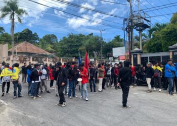 Lakukan Demo Jilid Dua, Mahasiswa Kembali Datangi Gedung DPRD Kota Tarakan
