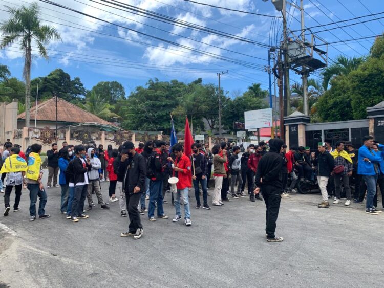 Lakukan Demo Jilid Dua, Mahasiswa Kembali Datangi Gedung DPRD Kota Tarakan