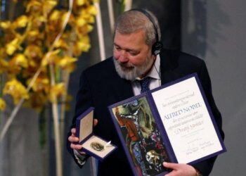 Jurnalis Rusia Penerima Nobel Perdamaian Jual Medali untuk Ukraina, Laku Rp 1,5 T