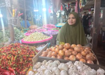 Harga Cabe Rawit Melambung Tinggi,  Pedagang : Cabe kami busuk karena sepi pembeli