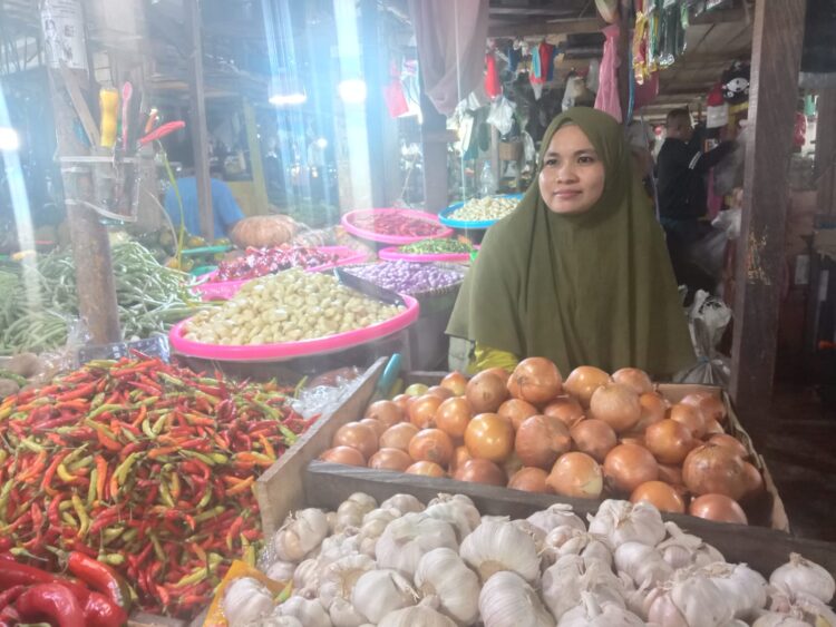 Harga Cabe Rawit Melambung Tinggi,  Pedagang : Cabe kami busuk karena sepi pembeli