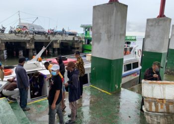 Berlumut, Dermaga Pelabuhan SDF Semakin Licin, Bahayakan Penumpang