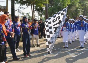 Lomba gerak jalan dalam rangka Hari Ulang Tahun Kabupaten Nunukan yang ke 24 Tahun (Foto : Humas Pemkab Nunukan)