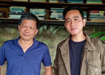 Rocky Gerung dan Gibran Anak Jokowi Bertemu, Apa yang Dibicarakan?