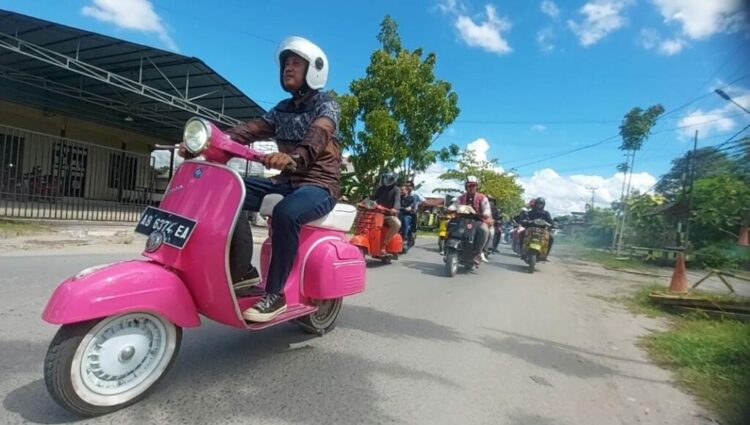 Uniknya Herman Daftar Bacaleg DPD: Datang Naik Vespa, Pulang Nitip Kopi