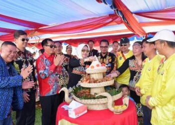 Buka Ilau Pasisimpungan di Lumbis, Bupati Laura Sampaikan Hal Ini