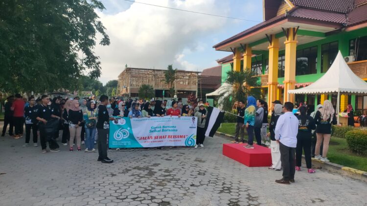 Lewat Jalan Sehat, Jajaran Pegawai RSUD Nunukan Ajak Warga Hidup Sehat