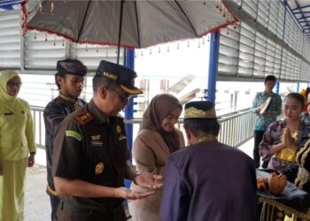 Kajari Nunukan Disambut dengan Tradisi Tepung Tawar