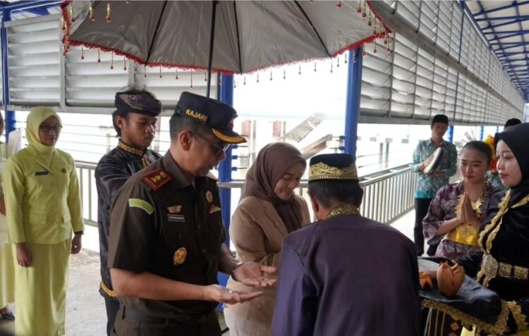 Kajari Nunukan Disambut dengan Tradisi Tepung Tawar