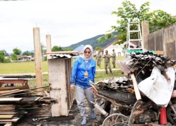 Tinjau Korban Kebakaran di Krayan, Bupati Laura Sampaikan Pesan Ini