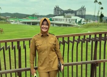 Bupati Nunukan, Hj, Asmin Laura Hafid saat berfoto di IKN (Istimewa)