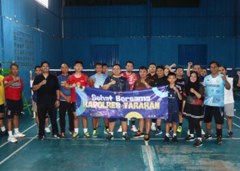 Sehat Bersama Kapolres Tarakan, Mabar Bulutangkis Polisi dan Wartawan