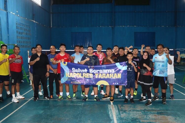 Sehat Bersama Kapolres Tarakan, Mabar Bulutangkis Polisi dan Wartawan