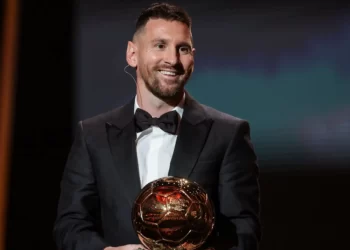 Messi saat menerima Ballon d'Or 2023 (Foto : Goal.com)