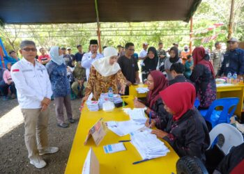 Bupati Laura Pantau Sejumlah TPS Pilkada 2024