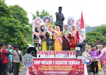 Pawai Budaya HUT Nunukan ke 25 di Pulau Sebatik Berlangsung Meriah