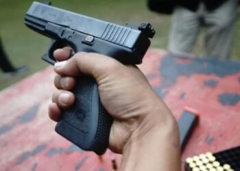 Usulan Gila, Guru Dibolehkan Bawa Senjata ke Kelas saat Mengajar