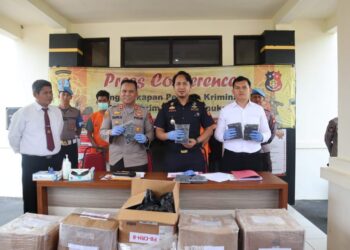 AKBP Taufik Nurmandia Mantap! Gagalkan Penyeludupan 10 Kardus Obat Herbal Ilegal dari Malaysia