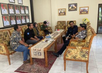 Pengurus PWI Kaltara bersama para panitia Porwada PWI Kaltara saat audensi bersama Gubernur Kaltara