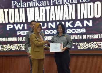 Bupati Nunukan Hj. Asmin Laura Hafid menghadiri pelantikan Persatuan Wartawan Indonesia (PWI) Nunukan