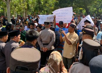 Ratusan Petani dan Mahasiswa Demo DPRD Nunukan, Ini Tuntutannya
