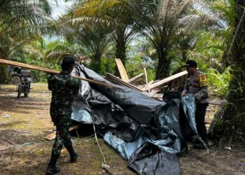Aparat Gabungan TNI-Polri Obok-obok Arena Sabung Ayam di Sebuku