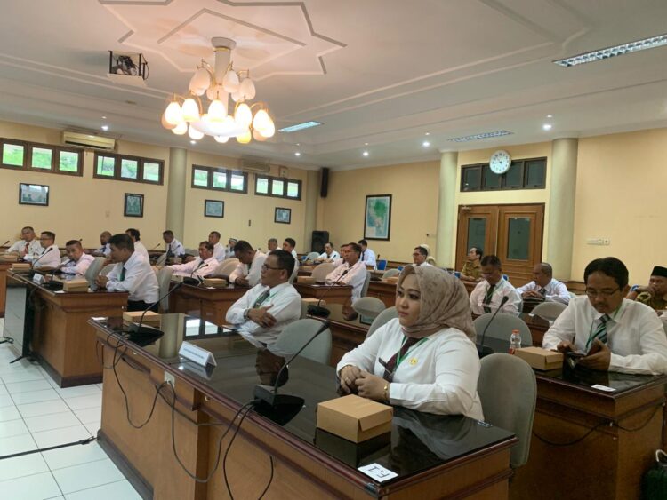 Para peserta saat mengikuti mengikuti tahapan uji kelayakan dan kepatutan