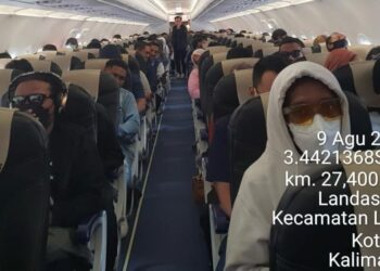 Suasana penumpang setelah mendarat di bandara Samsoedin Noor, Banjarmasin