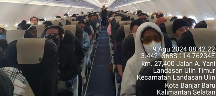 Suasana penumpang setelah mendarat di bandara Samsoedin Noor, Banjarmasin