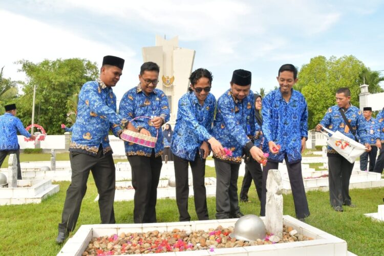Peringati HUT ke 52 Korpri, Pemkab Nunukan Tabur Bunga di Makam Pahlawan Jaya Sakti