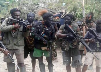 Biadab! Teroris Papua Tembaki TNI yang Pasang Bendera Merah Putih untuk Perayaan HUT RI