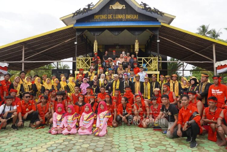 Wabup Hanafiah Hadiri Pawai Karnaval Seni Budaya Adat Tidung di Binusan