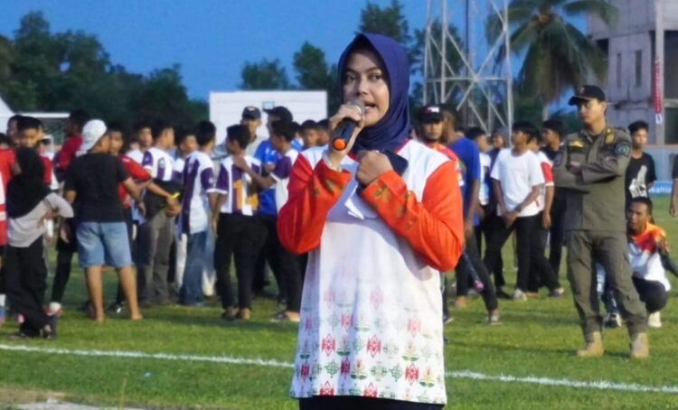 Bupati Laura Tutup Kompetisi Sepak Bola U-15 Disbudporapar Cup Nunukan 2024