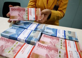 Jokowi Ngerem Belanja saat Pendapatan Negara Naik, Uangnya Pakai Bayar Utang Ya?