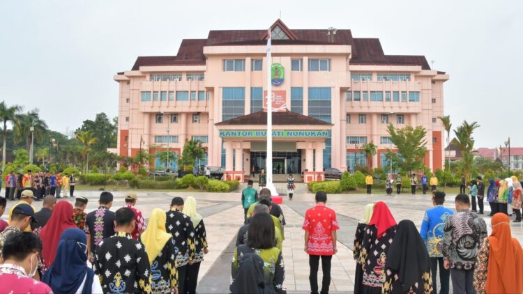 Upacara Peringatan Hari Kesaktian Pancasila dilaksanakan di Halaman Kantor Bupati Nunukan